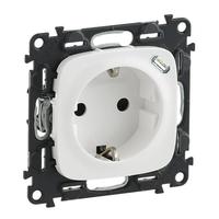Розетка комбинированная Valena ALLURE 2К+З 16А 250В со встроен. зарядн. устройством USB C 1.5А 5В с лиц. панелью бел. Leg 753005 Legrand
