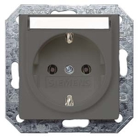 ЧЕРНЫЙ МЕТАЛЛИК РОЗЕТКА SCHUKO 10A DC/16А AC 250В C ЗАЩИТНЫМ КОНТАКТОМ ОТКИДЫВАЮЩЕЙСЯ КРЫШКОЙ БЕЗРЕЗЬБОВЫМИ КОНТАКТНЫМИ ЗАЖИМАМИ И ПОЛЕМ ДЛЯ НАДПИСИ ЭЛ.-МЕХ.ЧАСТЬ DELTA I-SYSTEM Siemens 5UB1923