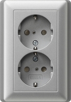 Розетка Gira System 55 2-мест. 1мод. моноблок с рамкой З/К скр. уст-ки16А 220-250В со шторками IP20 алюм. | 078326