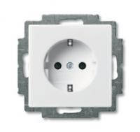 Розетка 1-м СП Basic 55 16А IP20 250В Schuko винт. клеммы альп. бел. ABB 2CKA002011A6155