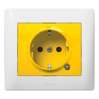 Механизм розетки 1-м СП Galea Life 16А IP20 2P+E защ. шторки с индикацией немецк. стандарт желт. лицев. панелью Leg 771047 Legrand